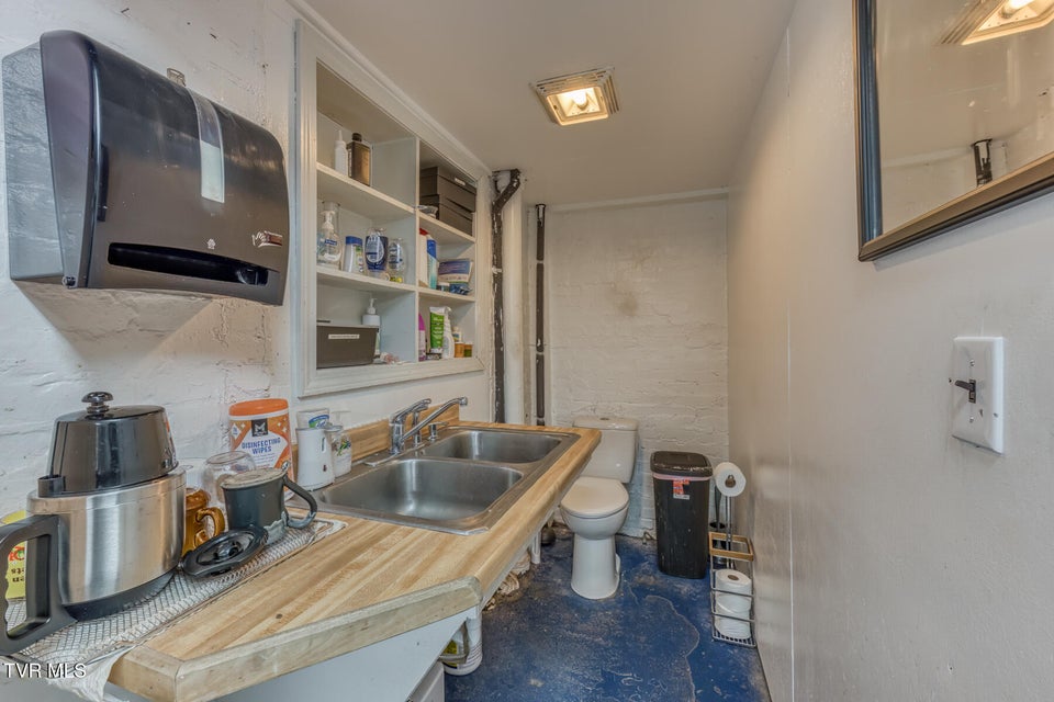 Photo #17: 256 Main Street