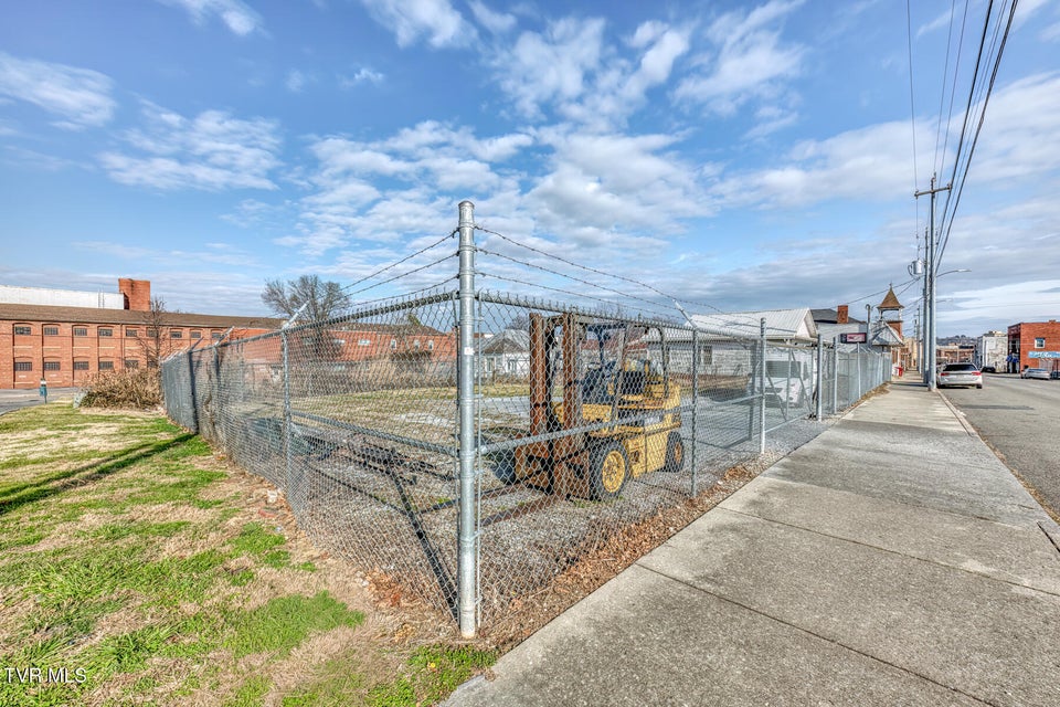 Photo #35: 256 Main Street