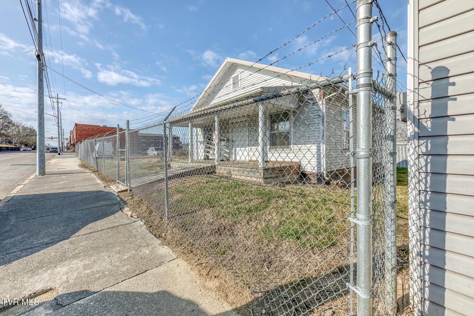 Photo #36: 256 Main Street