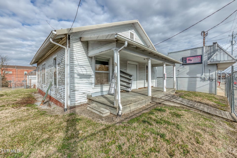 Photo #38: 256 Main Street