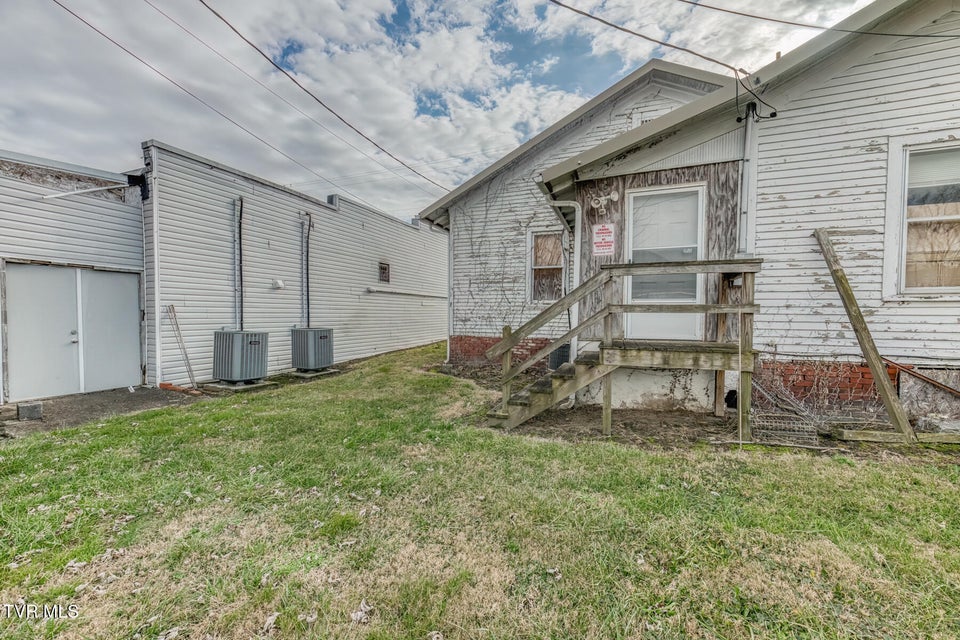 Photo #41: 256 Main Street