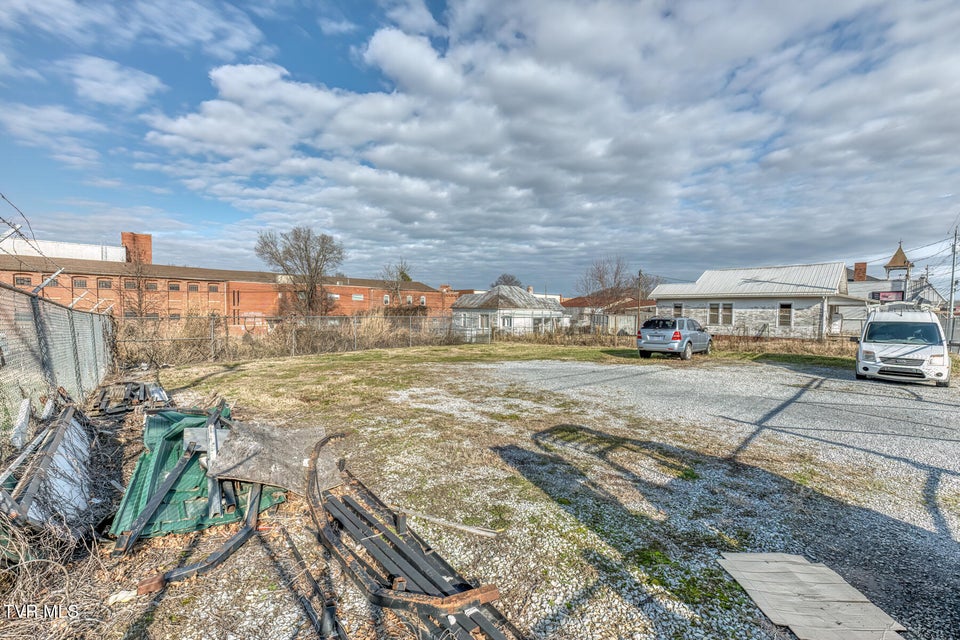 Photo #46: 256 Main Street