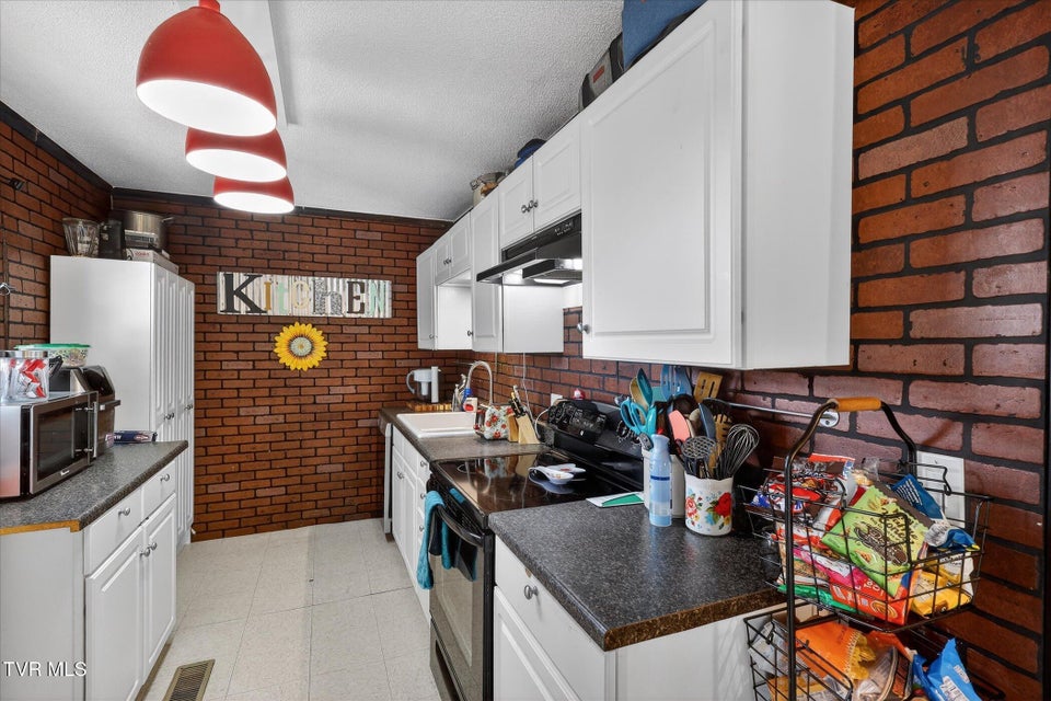 Photo #11: 146 Circleview Drive