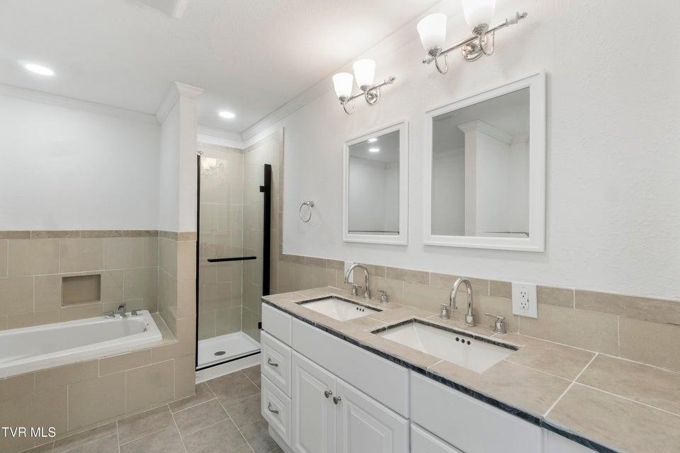 Photo #3: 129 Ridgeway Avenue