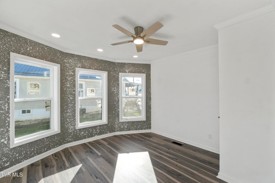 Photo #6: 129 Ridgeway Avenue