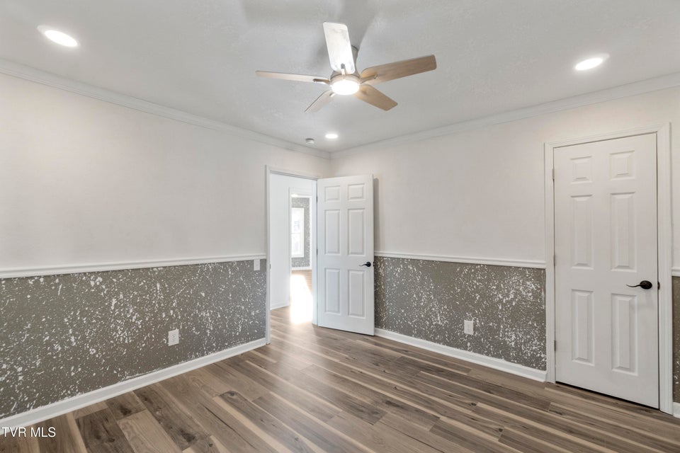 Photo #7: 129 Ridgeway Avenue