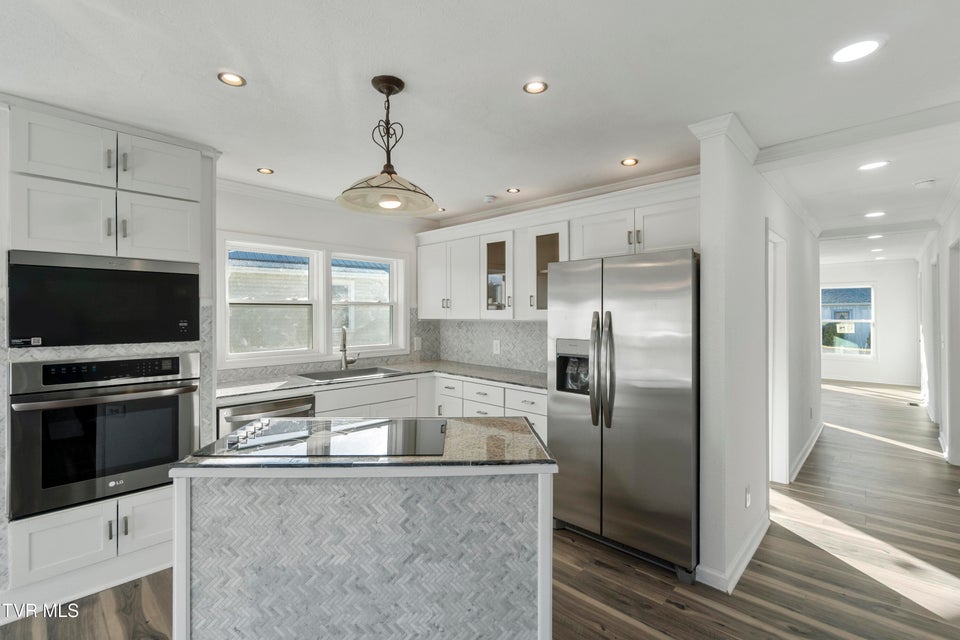 Photo #11: 129 Ridgeway Avenue