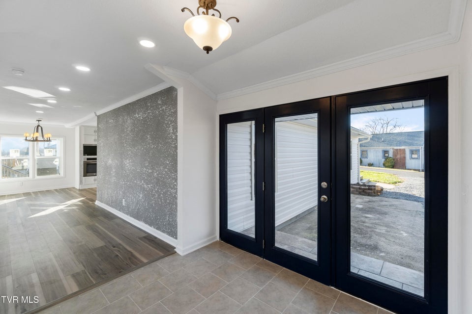 Photo #13: 129 Ridgeway Avenue