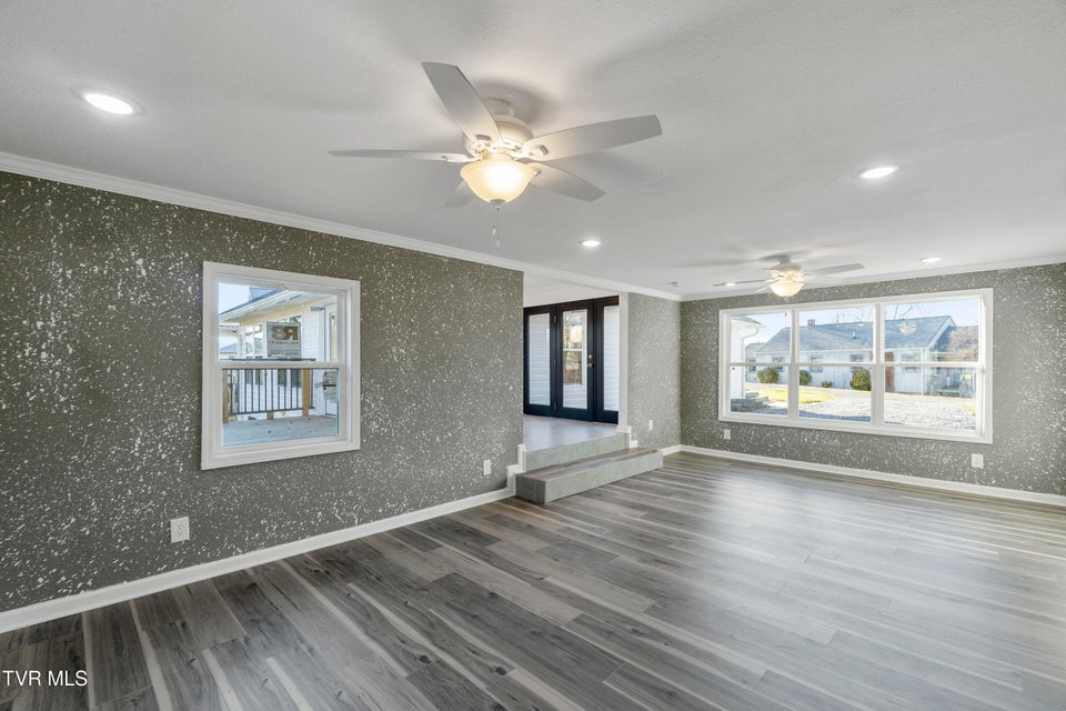 Photo #15: 129 Ridgeway Avenue