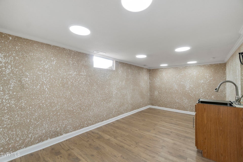 Photo #25: 129 Ridgeway Avenue