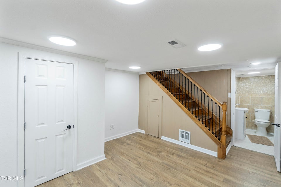 Photo #32: 129 Ridgeway Avenue