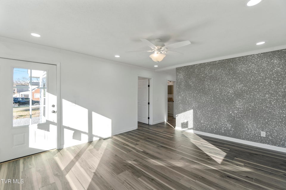 Photo #37: 129 Ridgeway Avenue