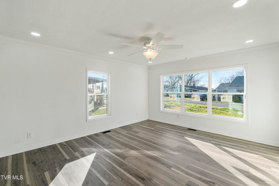 Photo #39: 129 Ridgeway Avenue