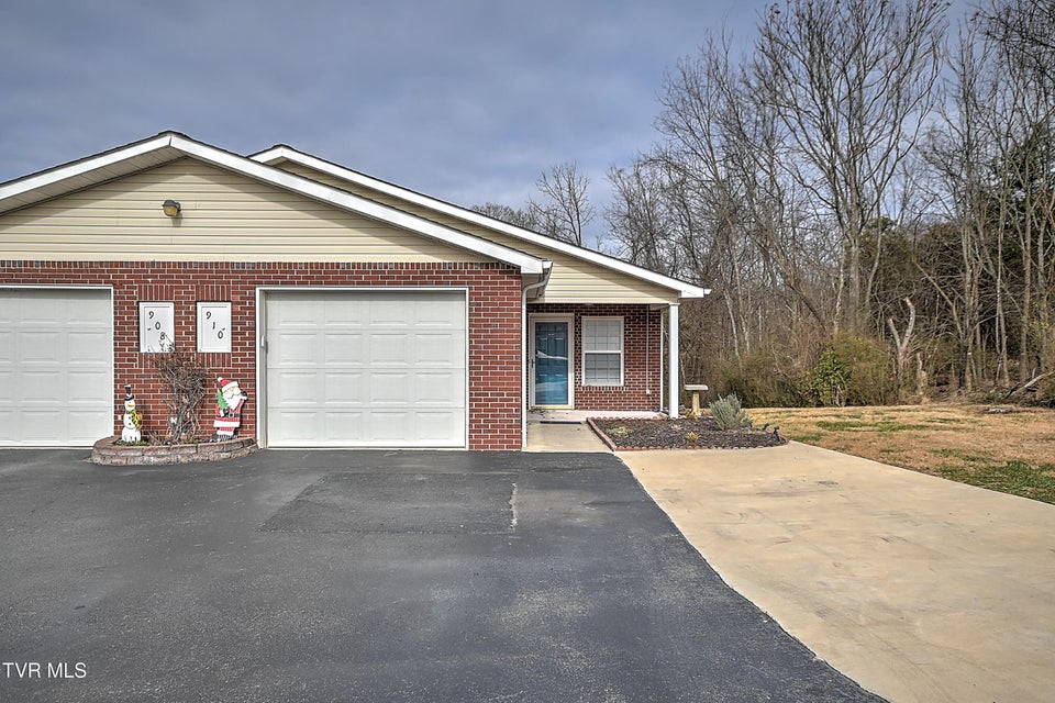 Photo #5: 910 Cornerstone Court