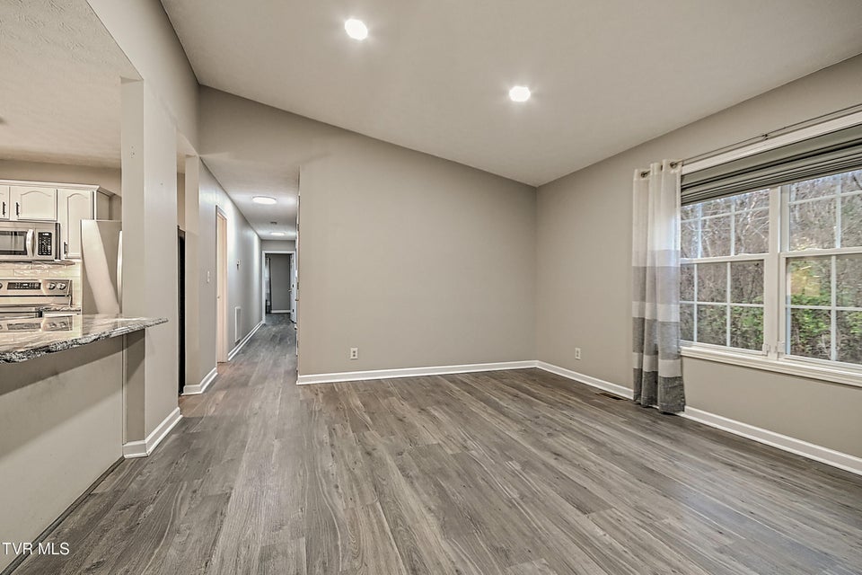 Photo #10: 910 Cornerstone Court