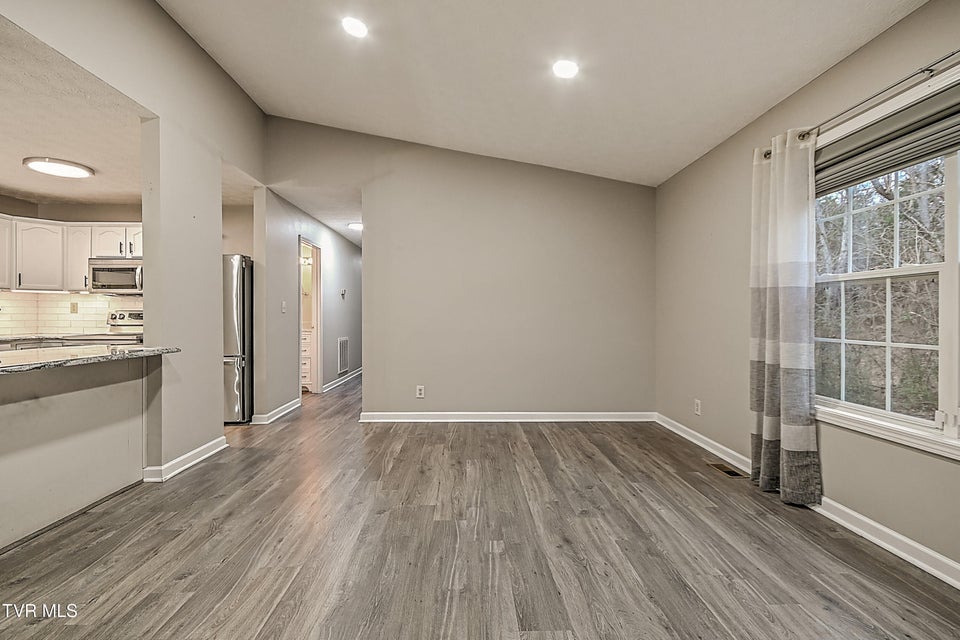 Photo #11: 910 Cornerstone Court