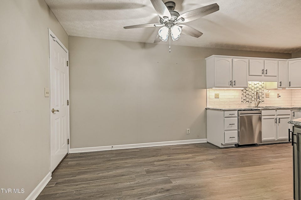 Photo #15: 910 Cornerstone Court