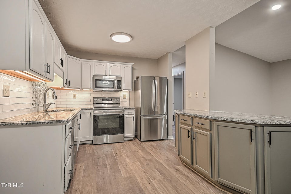 Photo #17: 910 Cornerstone Court