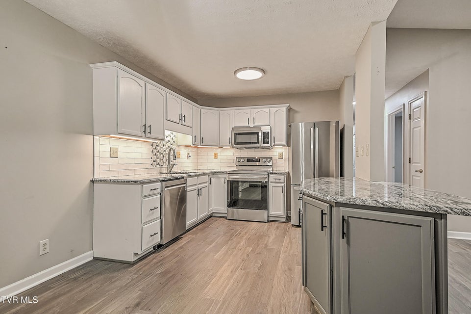 Photo #18: 910 Cornerstone Court