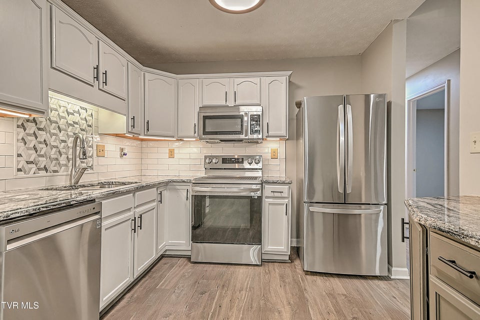 Photo #19: 910 Cornerstone Court