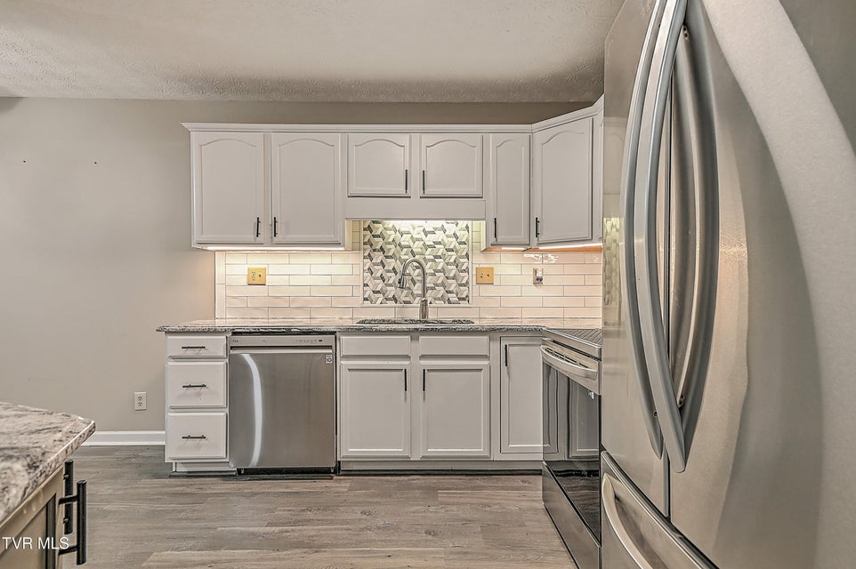 Photo #20: 910 Cornerstone Court