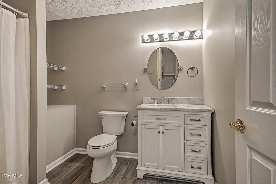 Photo #35: 910 Cornerstone Court