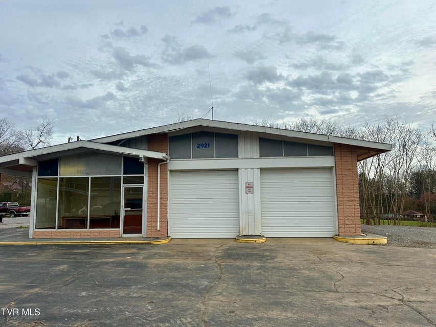 Photo #2: 2921 Bloomingdale Road