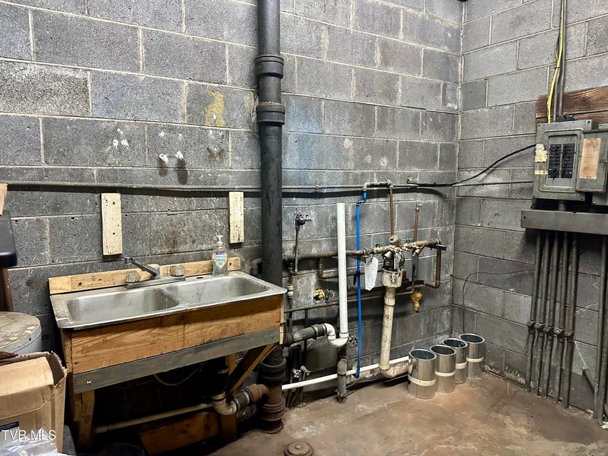 Photo #6: 2921 Bloomingdale Road