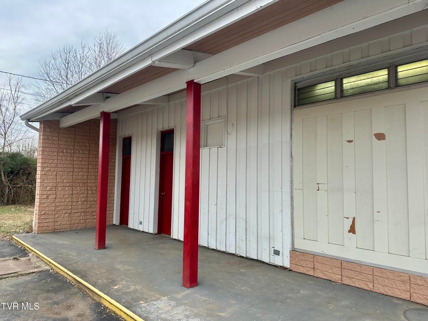 Photo #8: 2921 Bloomingdale Road