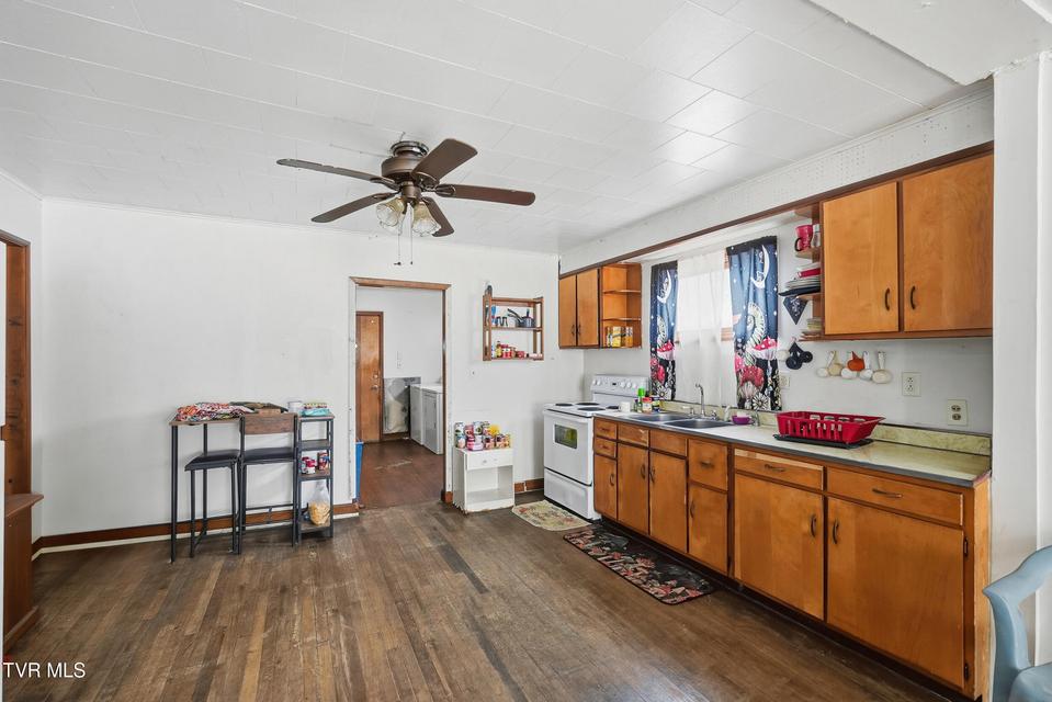 Photo #7: 124 Clinchco Main Street