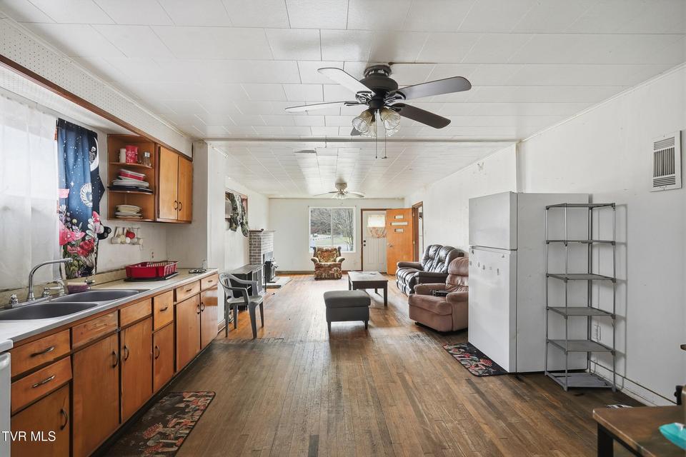 Photo #8: 124 Clinchco Main Street