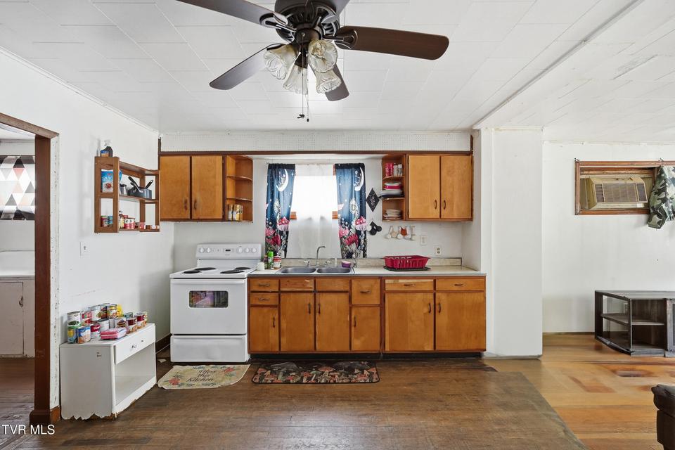 Photo #9: 124 Clinchco Main Street