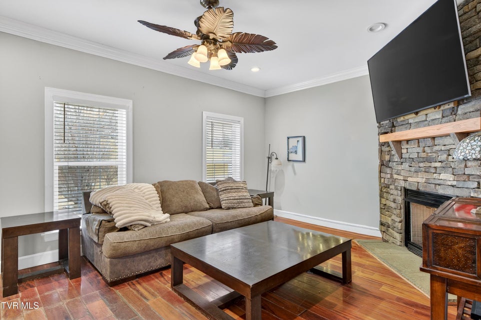 Photo #7: 17968 Overlook Dr 