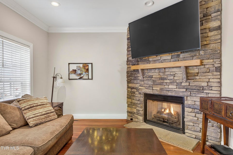 Photo #6: 17968 Overlook Dr 