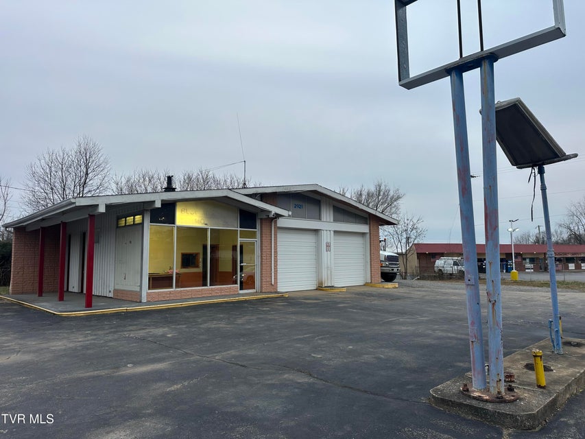 Photo #9: 2921 Bloomingdale Road