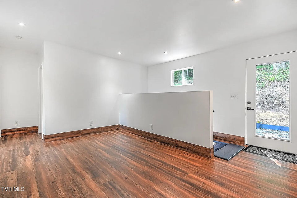 Photo #33: 3 Overlook Court