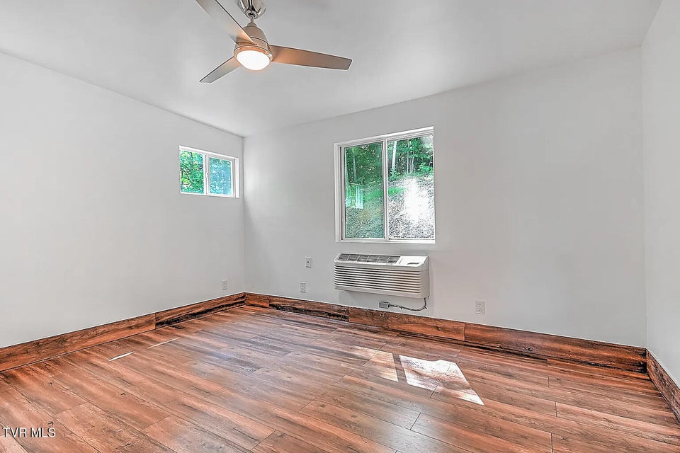 Photo #35: 3 Overlook Court