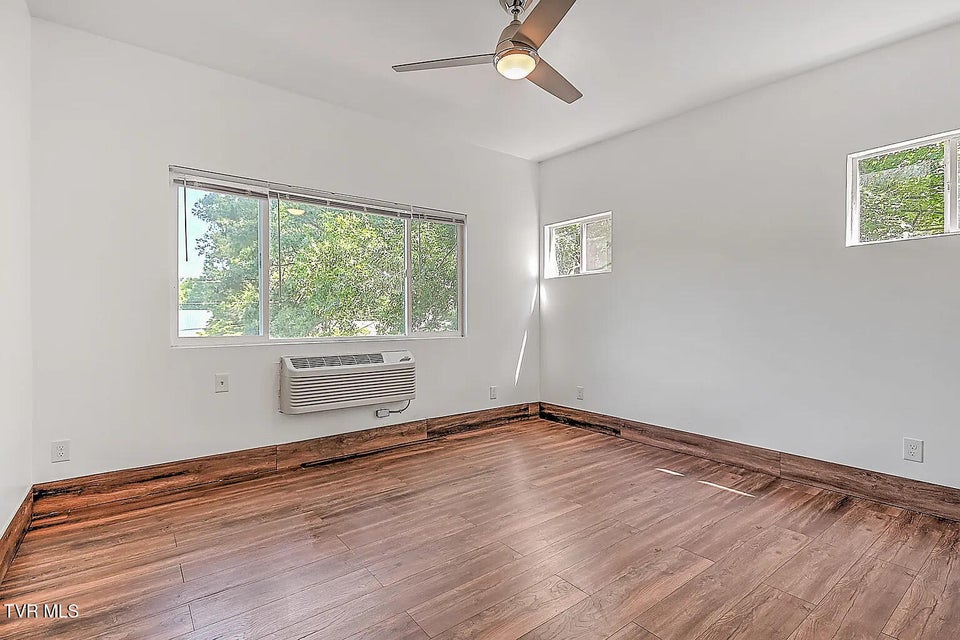 Photo #39: 3 Overlook Court