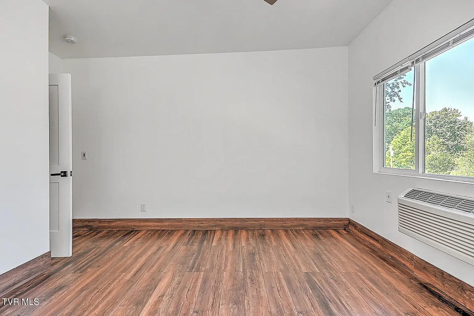 Photo #41: 3 Overlook Court