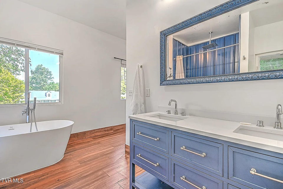 Photo #54: 3 Overlook Court