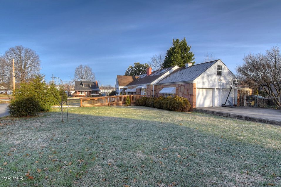 Photo #5: 627 Maple Street