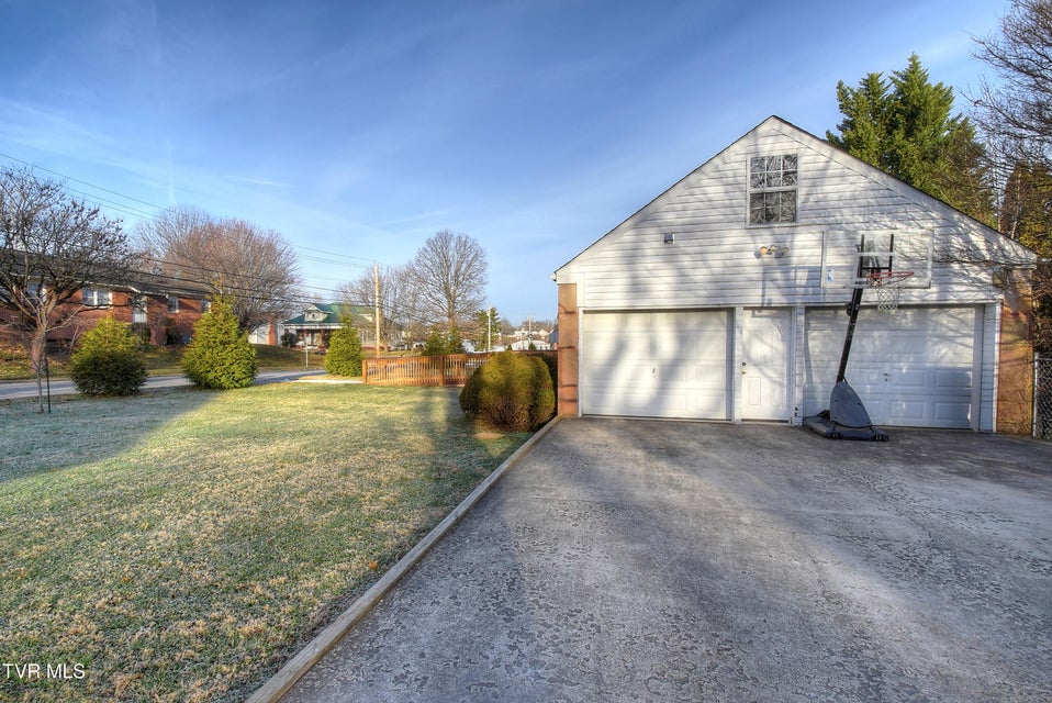 Photo #7: 627 Maple Street