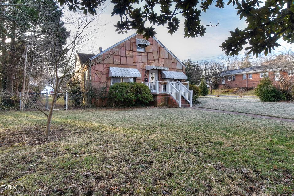 Photo #9: 627 Maple Street