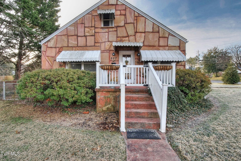 Photo #10: 627 Maple Street