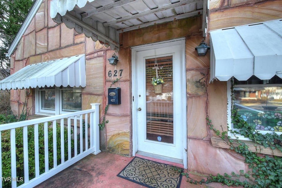 Photo #12: 627 Maple Street