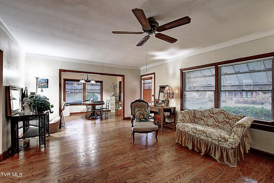 Photo #16: 627 Maple Street