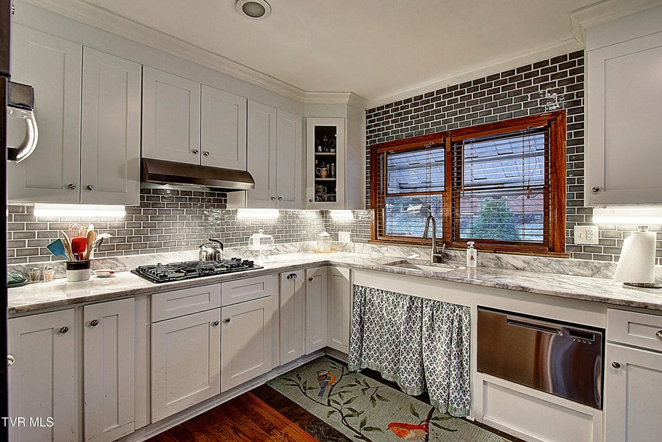 Photo #25: 627 Maple Street