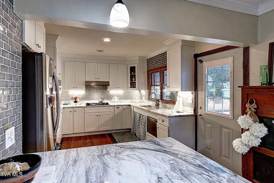 Photo #29: 627 Maple Street