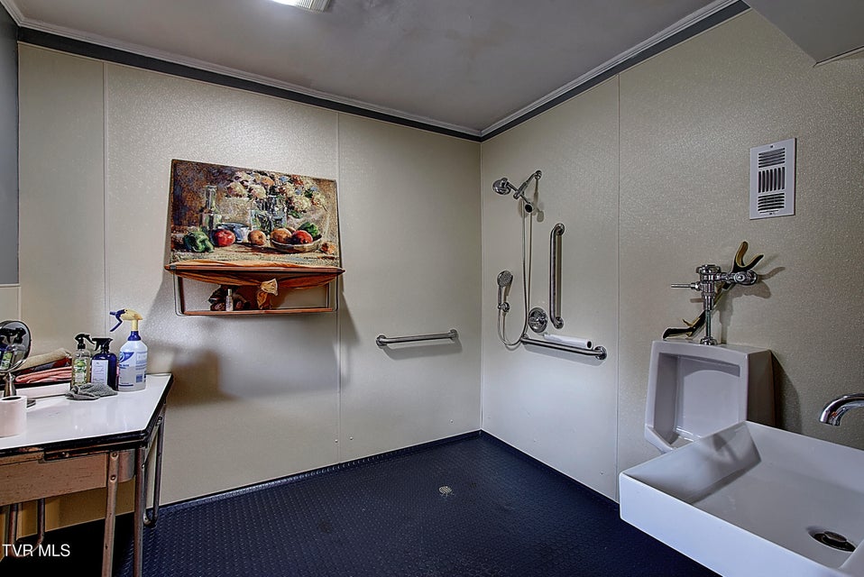 Photo #35: 627 Maple Street