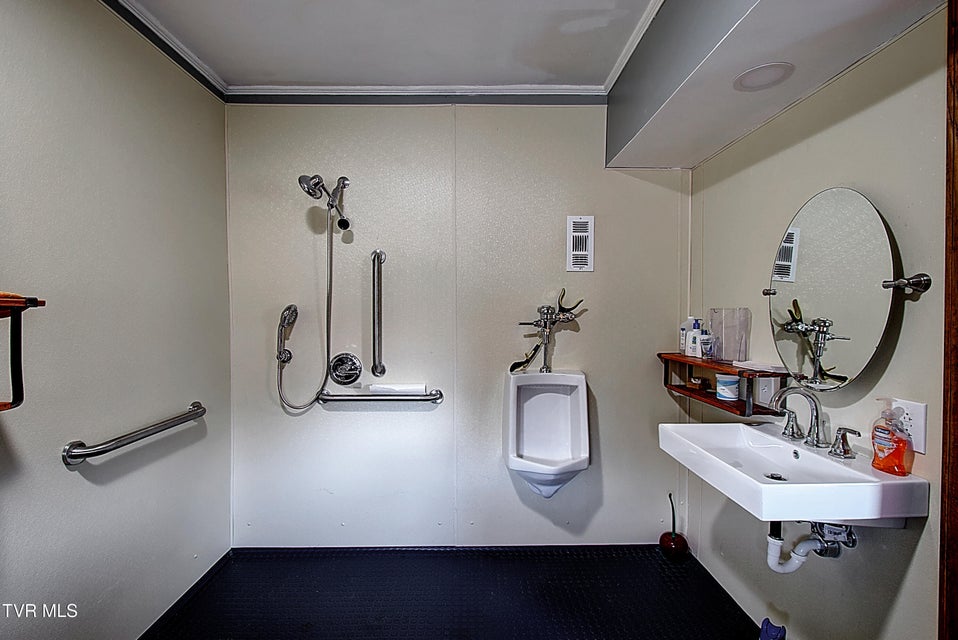 Photo #36: 627 Maple Street